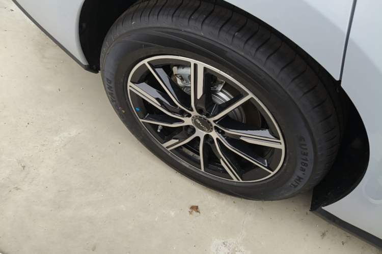 Used BYD Seal 06 New Energy 2026 DM-i Ultra-Enjoyment 128KM Smart Enjoyment Model Right Rear Wheel Hub