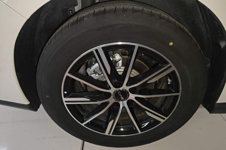 Used BYD Seal 06 New Energy 2026 DM-i Ultra-Enjoyment 128KM Smart Enjoyment Model Right Rear Wheel Hub