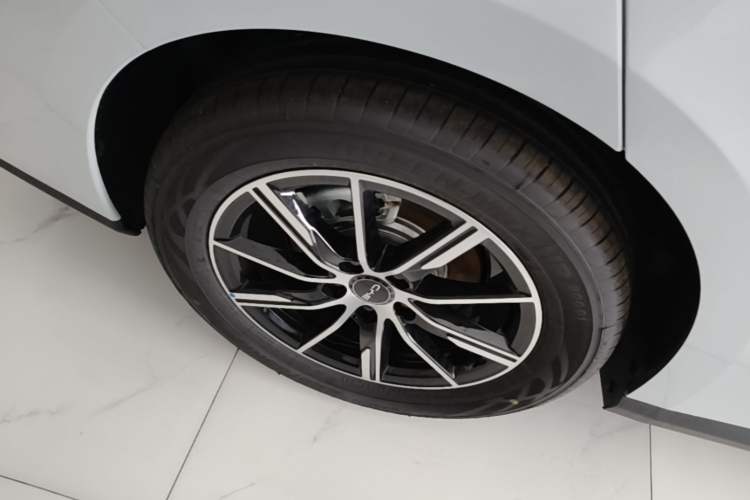 Used BYD Seal 06 New Energy 2026 DM-i Ultra-Enjoyment 128KM Smart Enjoyment Model Right Rear Wheel Hub