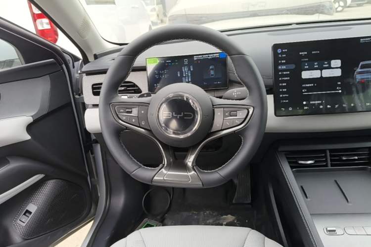 Used BYD Seal 06 New Energy 2026 DM-i Ultra-Enjoyment 128KM Smart Enjoyment Model Steering Wheel
