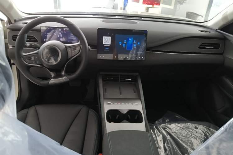 Used BYD Seal 06 New Energy 2026 DM-i Ultra-Enjoyment 128KM Smart Enjoyment Model Center Console