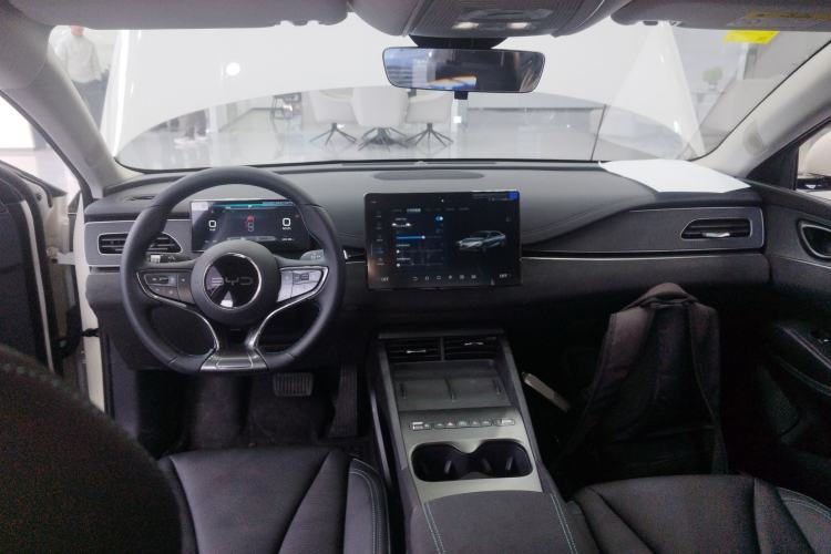 Used BYD Seal 06 New Energy 2026 DM-i Ultra-Enjoyment 128KM Luxury Edition Center Console