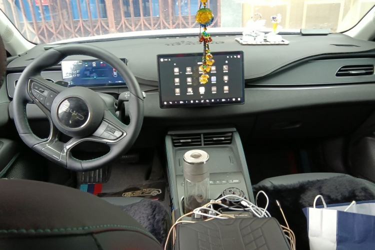 Used BYD Seal 06 New Energy 2026 DM-i Ultra-Enjoyment 128KM Smart Enjoyment Model Center Console