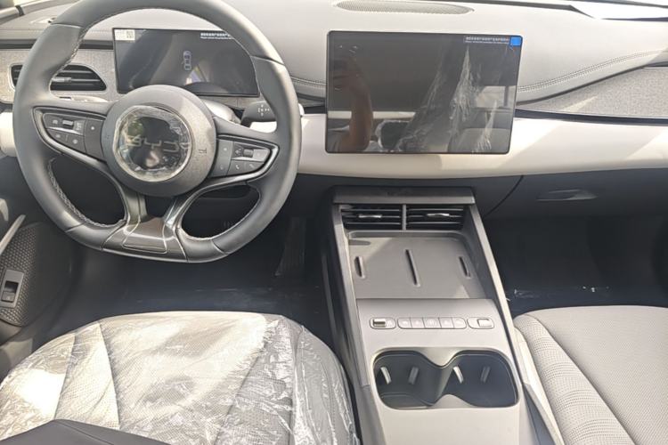 Used BYD Seal 06 New Energy 2026 DM-i Ultra-Enjoyment 128KM Luxury Edition Center Console