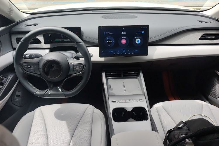 Used BYD Seal 06 New Energy 2026 DM-i Ultra-Enjoyment 128KM Luxury Edition Center Console