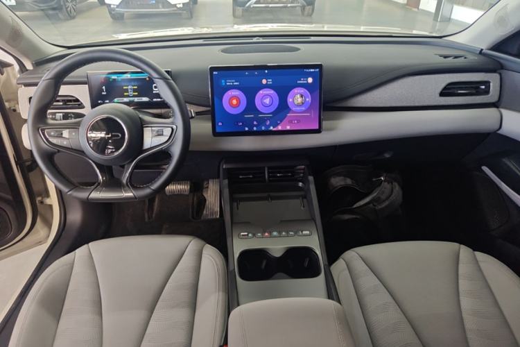 Used BYD Seal 06 New Energy 2026 DM-i Ultra-Enjoyment 128KM Luxury Edition Center Console
