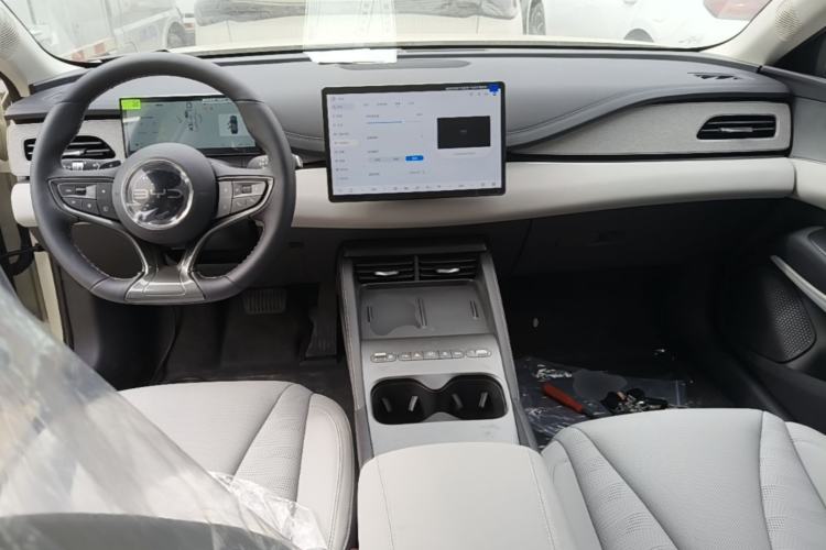 Used BYD Seal 06 New Energy 2026 DM-i Ultra-Enjoyment 128KM Smart Enjoyment Model Center Console