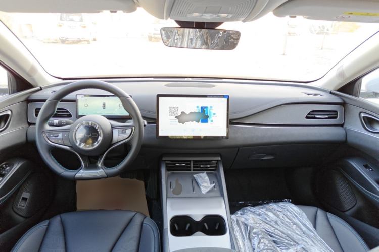 Used BYD Seal 06 New Energy 2026 DM-i Ultra-Enjoyment 128KM Luxury Edition Center Console