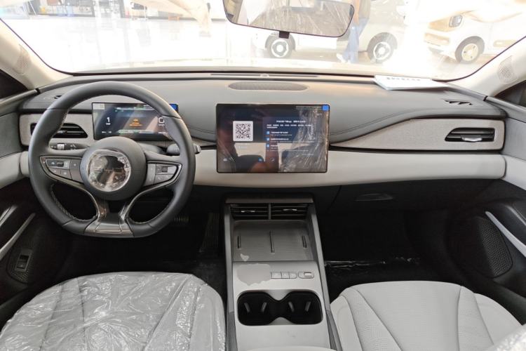 Used BYD Seal 06 New Energy 2026 DM-i Ultra-Enjoyment 128KM Luxury Edition Center Console
