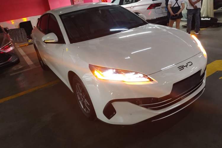 Used BYD Seal 06 New Energy 2026 DM-i Ultra-Enjoyment 128KM Luxury Edition Front Right 45 Deg