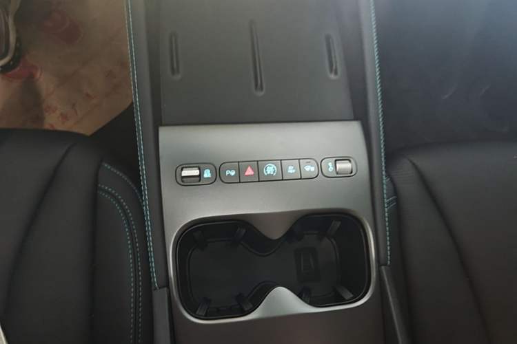 Used BYD Seal 06 New Energy 2026 Model DM-i Ultra-Enjoyment Edition 210KM Prestige Version Gear Lever