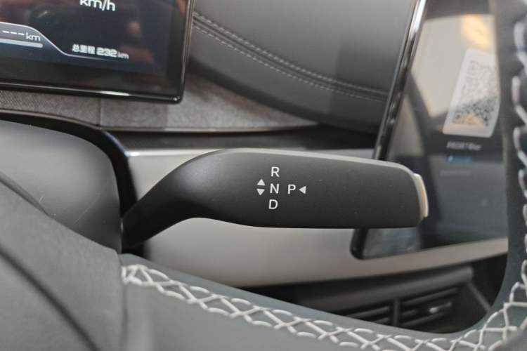 Used BYD Seal 06 New Energy 2026 DM-i Ultra-Enjoyment 128KM Luxury Edition Gear Lever
