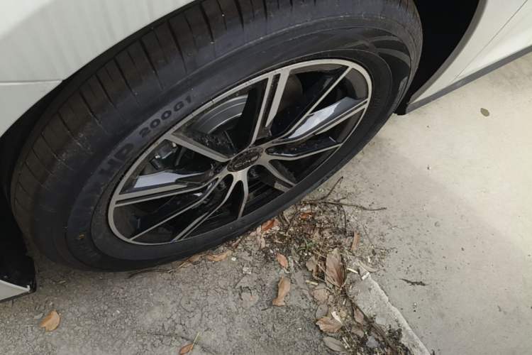 Used BYD Seal 06 New Energy 2026 DM-i Ultra-Enjoyment 128KM Smart Enjoyment Model Left Front Wheel Hub