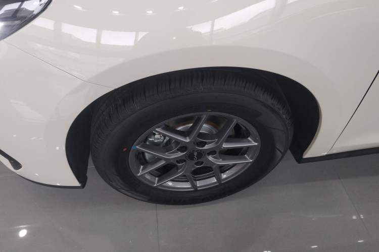 Used BYD Seal 06 New Energy 2026 DM-i Ultra-Enjoyment 128KM Luxury Edition Left Front Wheel Hub
