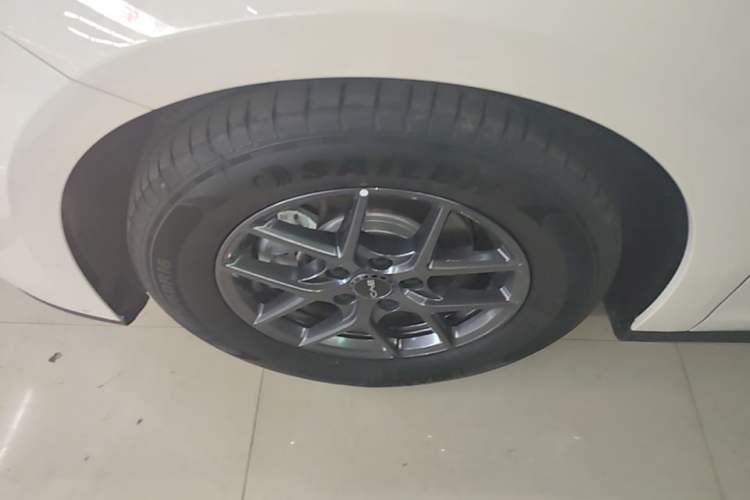 Used BYD Seal 06 New Energy 2026 DM-i Ultra-Enjoyment 128KM Luxury Edition Left Front Wheel Hub