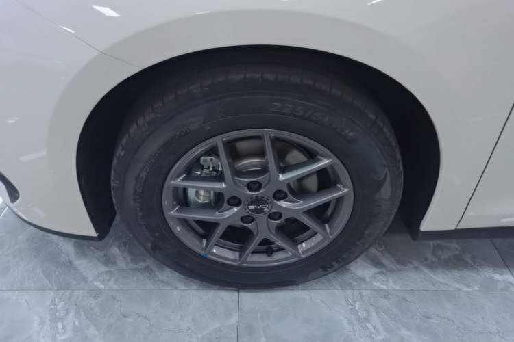 Used BYD Seal 06 New Energy 2026 DM-i Ultra-Enjoyment 128KM Luxury Edition Left Front Wheel Hub