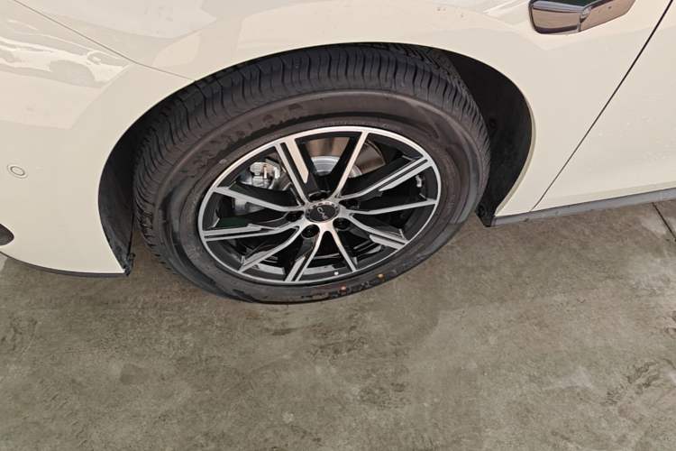 Used BYD Seal 06 New Energy 2026 DM-i Ultra-Enjoyment 128KM Smart Enjoyment Model Left Front Wheel Hub