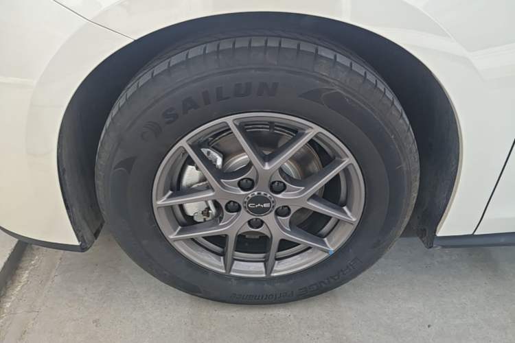 Used BYD Seal 06 New Energy 2026 DM-i Ultra-Enjoyment 128KM Luxury Edition Left Front Wheel Hub