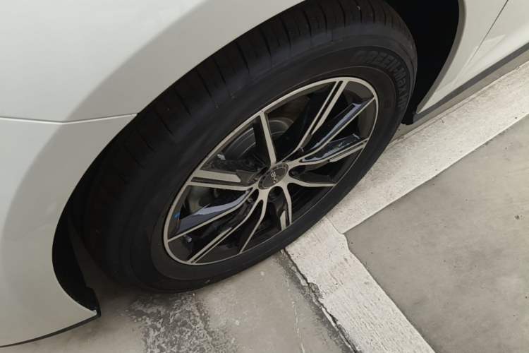 Used BYD Seal 06 New Energy 2026 DM-i Ultra-Enjoyment 128KM Smart Enjoyment Model Left Front Wheel Hub