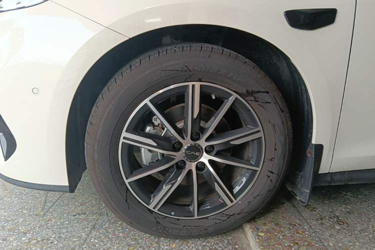 Used BYD Seal 06 New Energy 2026 DM-i Ultra-Enjoyment 128KM Smart Enjoyment Model Left Front Wheel Hub