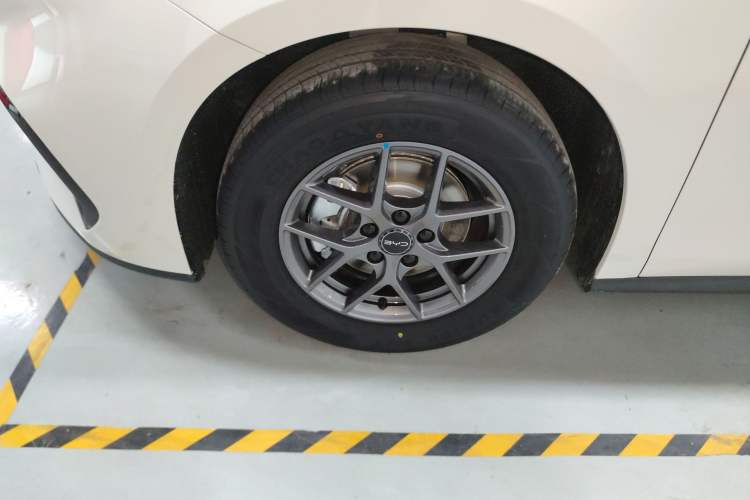 Used BYD Seal 06 New Energy 2026 DM-i Ultra-Enjoyment 128KM Luxury Edition Left Front Wheel Hub