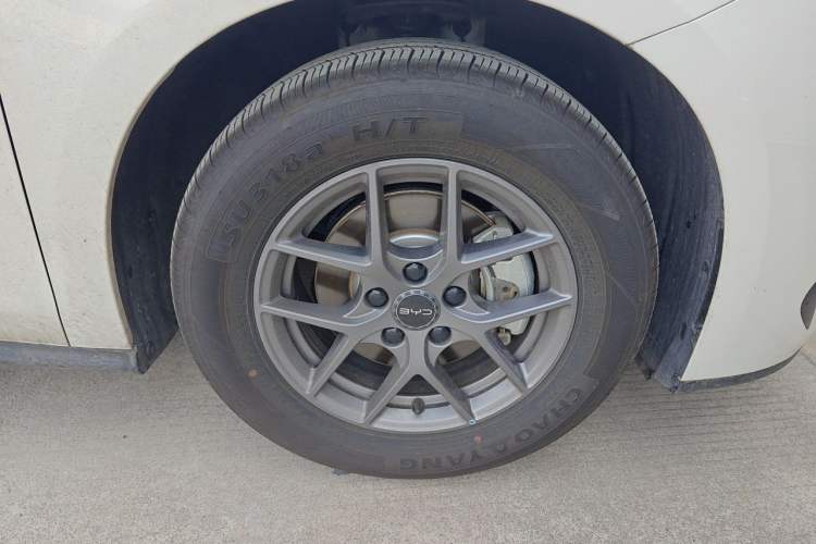 Used BYD Seal 06 New Energy 2026 DM-i Ultra-Enjoyment 128KM Luxury Edition Right Front Wheel Hub