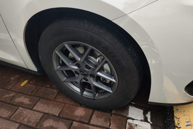 Used BYD Seal 06 New Energy 2026 DM-i Ultra-Enjoyment 128KM Luxury Edition Right Front Wheel Hub
