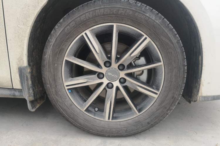 Used BYD Seal 06 New Energy 2026 DM-i Ultra-Enjoyment 128KM Smart Enjoyment Model Right Front Wheel Hub