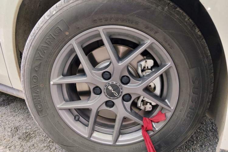 Used BYD Seal 06 New Energy 2026 DM-i Ultra-Enjoyment 128KM Luxury Edition Right Front Wheel Hub