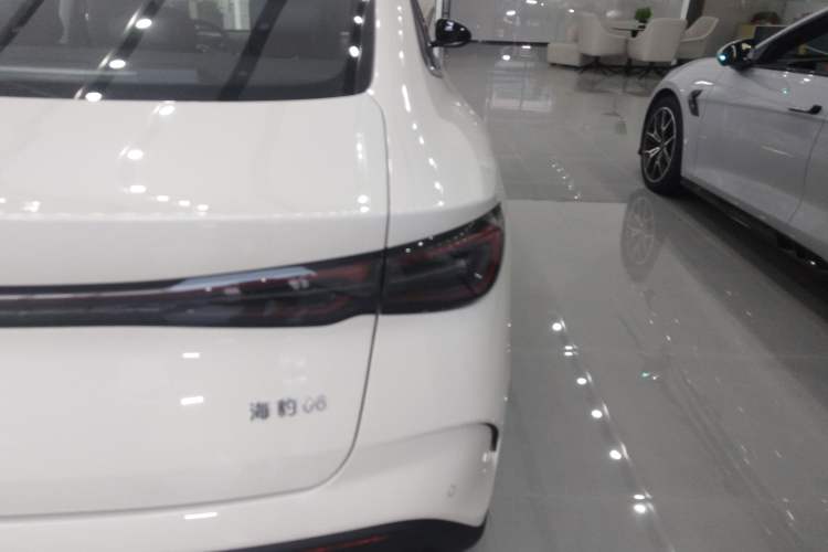Used BYD Seal 06 New Energy 2026 DM-i Ultra-Enjoyment 128KM Luxury Edition Right Rear Taillight