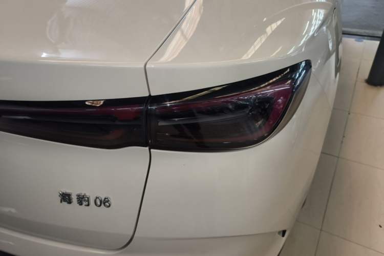Used BYD Seal 06 New Energy 2026 DM-i Ultra-Enjoyment 128KM Luxury Edition Right Rear Taillight