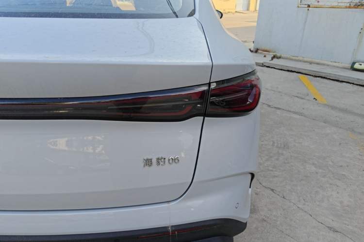 Used BYD Seal 06 New Energy 2026 DM-i Ultra-Enjoyment 128KM Luxury Edition Right Rear Taillight