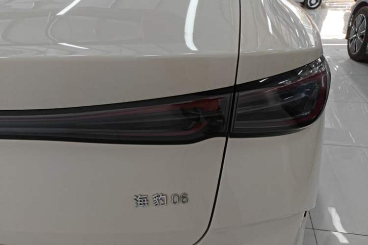 Used BYD Seal 06 New Energy 2026 DM-i Ultra-Enjoyment 128KM Luxury Edition Right Rear Taillight
