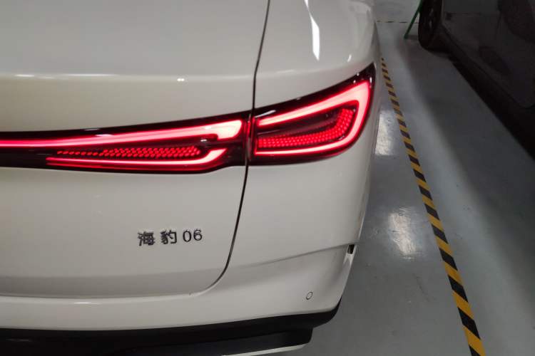 Used BYD Seal 06 New Energy 2026 DM-i Ultra-Enjoyment 128KM Luxury Edition Right Rear Taillight