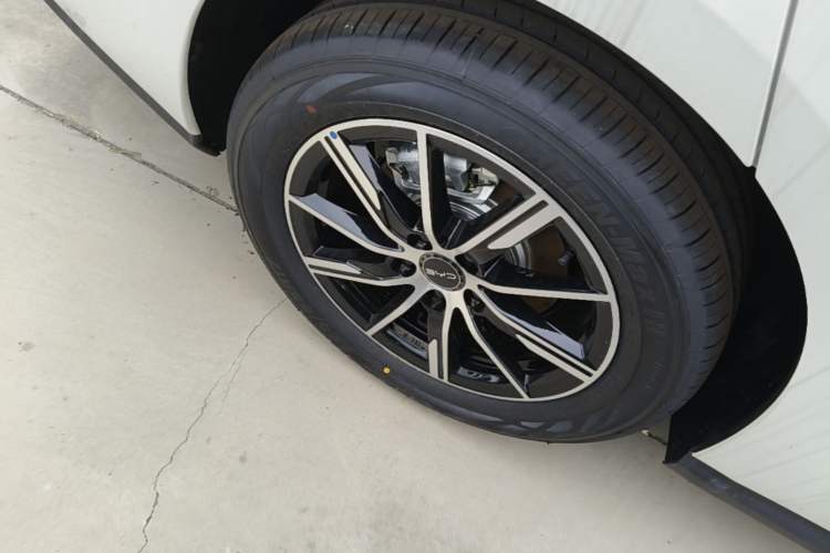 Used BYD Seal 06 New Energy 2026 DM-i Ultra-Enjoyment 128KM Smart Enjoyment Model Right Rear Wheel Hub