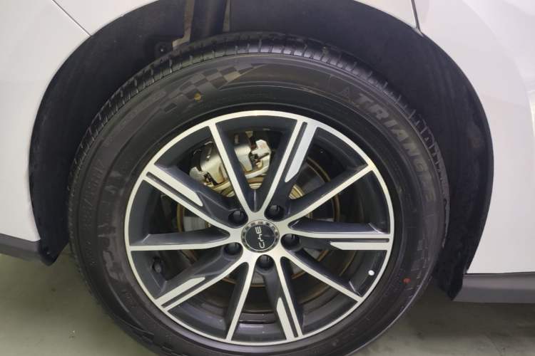 Used BYD Seal 06 New Energy 2026 Model DM-i Ultra-Enjoyment Edition 210KM Prestige Version Right Rear Wheel Hub