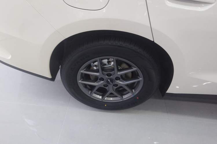 Used BYD Seal 06 New Energy 2026 DM-i Ultra-Enjoyment 128KM Luxury Edition Right Rear Wheel Hub