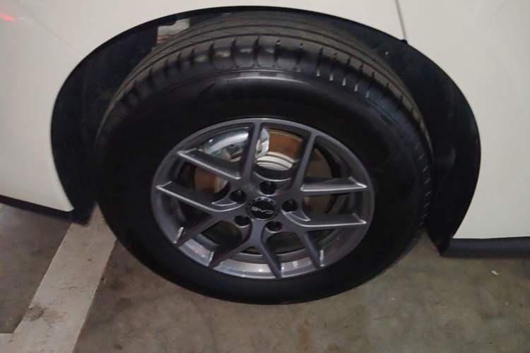 Used BYD Seal 06 New Energy 2026 DM-i Ultra-Enjoyment 128KM Luxury Edition Right Rear Wheel Hub