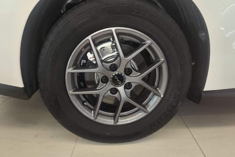 Used BYD Seal 06 New Energy 2026 DM-i Ultra-Enjoyment 128KM Luxury Edition Right Rear Wheel Hub