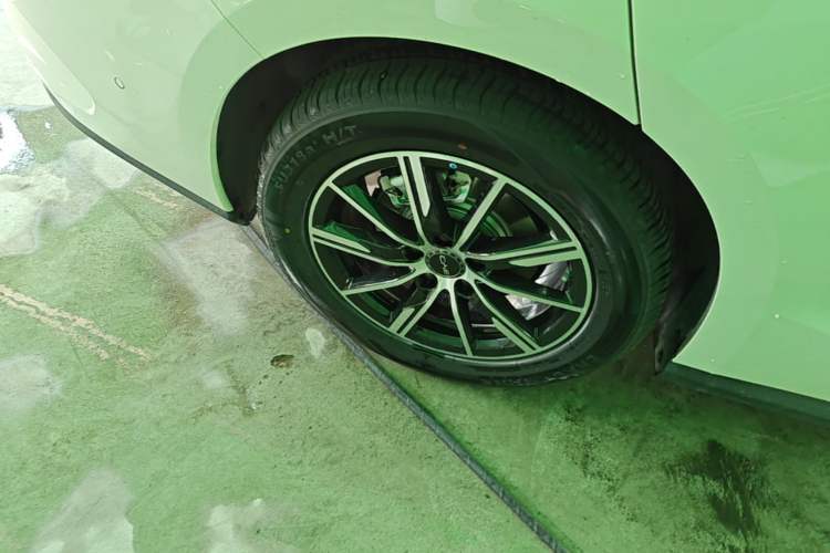 Used BYD Seal 06 New Energy 2026 DM-i Ultra-Enjoyment 128KM Smart Enjoyment Model Right Rear Wheel Hub
