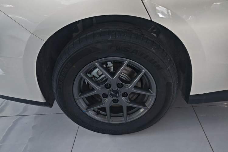 Used BYD Seal 06 New Energy 2026 DM-i Ultra-Enjoyment 128KM Luxury Edition Right Rear Wheel Hub