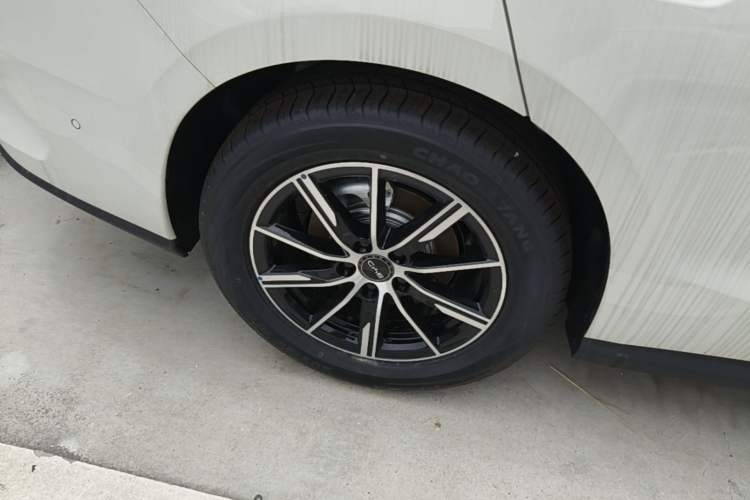 Used BYD Seal 06 New Energy 2026 DM-i Ultra-Enjoyment 128KM Smart Enjoyment Model Right Rear Wheel Hub