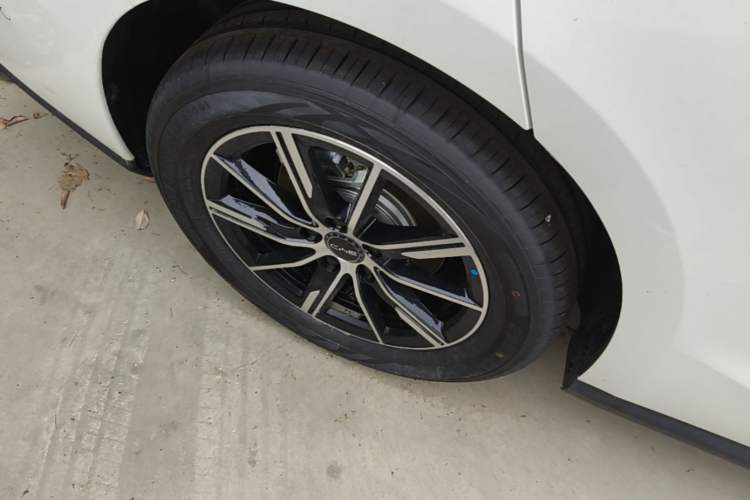 Used BYD Seal 06 New Energy 2026 DM-i Ultra-Enjoyment 128KM Smart Enjoyment Model Right Rear Wheel Hub