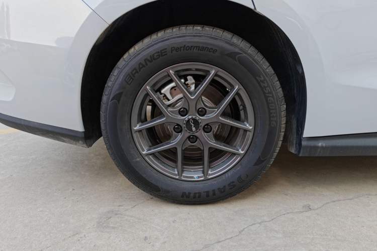 Used BYD Seal 06 New Energy 2026 DM-i Ultra-Enjoyment 128KM Luxury Edition Right Rear Wheel Hub
