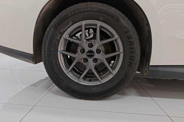 Used BYD Seal 06 New Energy 2026 DM-i Ultra-Enjoyment 128KM Luxury Edition Right Rear Wheel Hub