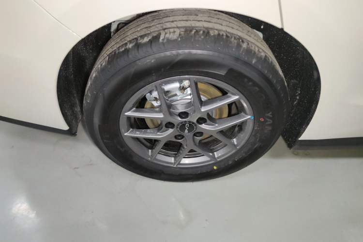 Used BYD Seal 06 New Energy 2026 DM-i Ultra-Enjoyment 128KM Luxury Edition Right Rear Wheel Hub