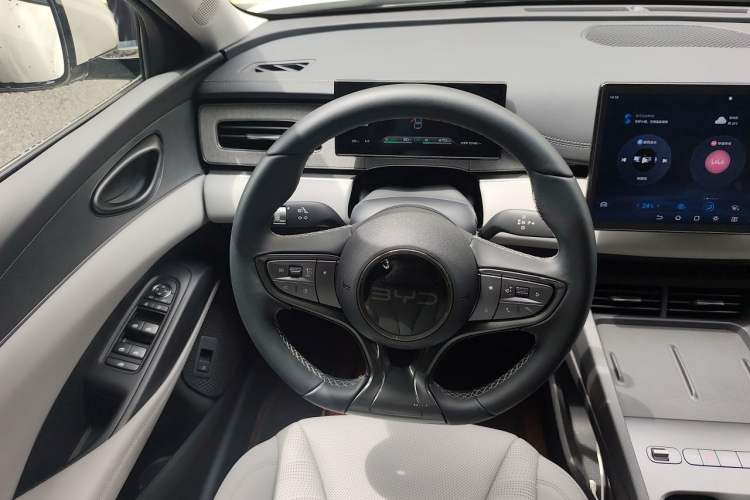 Used BYD Seal 06 New Energy 2026 DM-i Ultra-Enjoyment 128KM Luxury Edition Steering Wheel