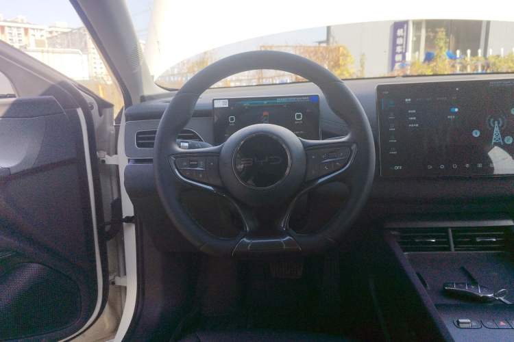 Used BYD Seal 06 New Energy 2026 DM-i Ultra-Enjoyment 128KM Luxury Edition Steering Wheel