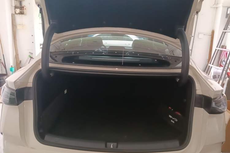 Used BYD Seal 06 New Energy 2026 DM-i Ultra-Enjoyment 128KM Smart Enjoyment Model Trunk