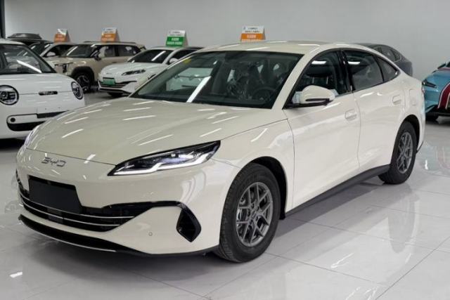 Ojetý BYD Seal 06 New Energy 2026 DM-i Ultra-Enjoyment 128KM Luxury Edition